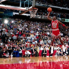 Michael Jordan rookie card goes for record price at auction