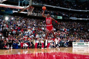 En los ochenta, nueve rookies disputaron el All Star. Larry Bird Celtics), Bill Cartwright (Knicks) y Magic Johnson (Lakers) fueron los tres primeros de esta década (1980). Tras este enorme trío, se abrieron camino Isiah Thomas (Pistons, 1982), Ralph Sampson (Rockets, 1984), Olajuwok (Rockets, 1985), el mencionado Jordan en 1985 y Patrick Ewing (Knicks, 1986).