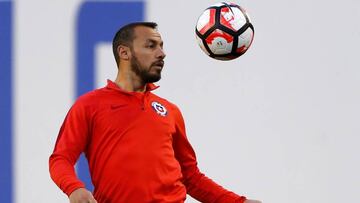 Futbol, entrenamiento de la seleccion chilena.
 Copa America Centenario 2016.
 El jugador de la seleccion chilena Marcelo Diaz es fotografiado durante el entrenamiento en el estadio Soldier Field de Chicago, Estados Unidos.
 21/06/2016
 Andres Pina/Photosport**********
 
 Football, chilean national team training session.
 Copa Centenario Championship 2016.
 Chile&#039;s player Marcelo Diaz is pictured during the training session at the Soldier Field in Chicago, USA.
 21/06/2016
 Andres Pina/Photosport