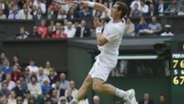 <b>POTENCIA. </b>El escocés Andy Murray remata la pelota en su último partido ante David Ferrer.