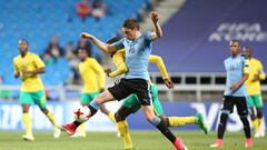 Uruguay asegura el primer lugar pese al empate