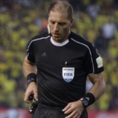 Así es Néstor Pitana, el árbitro del Colombia - Ecuador en Copa América
