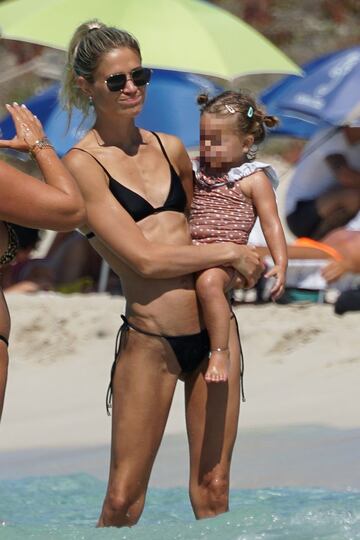 El entrenador del Atlético de Madrid se está tomando unos días de merecido descanso con su familia en las playas de las Islas Baleares.
