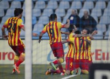 Celebración de los jugadores del Barcelona el gol de Pedro durante el partido de la decimoséptima jornada de la liga en Primera División que se disputa esta tarde en el Coliseo Alfonso Pérez.