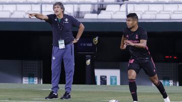 Pellegrini, con Casemiro al lado.
