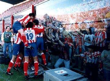 El 25 de mayo de 1996 el Vicente Calder車n estaba lleno un par de horas antes del partido ante el Albacete. El equipo de Antic pod赤a proclamarse campe車n de Liga, algo impensable en el inicio del campeonato. Unas fechas antes, el 10 de abril, el Atl谷tico gan車 la Copa al Barcelona en Zaragoza, con el gol de Pantic en la pr車rroga. En el Calder車n, esa tarde de mayo, el Atl谷tico no dio pie a la emoci車n. Simeone y Kiko adelantaron a su equipo a la media hora de partido. El Atl谷tico gan車 el t赤tulo delante de una hinchada que fue m芍s feliz que nunca. Molina; Geli (Tom芍s, 80'), Santi, L車pez, Toni; Caminero, Vizca赤no, Pantic, Simeone; Kiko (Roberto, 72') y Penev (Biagini, 73') formaron por el Atl谷tico.