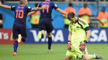 Casillas, desolado tras un gol de Holanda.