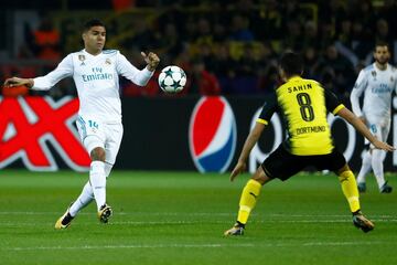 Casemiro (L) and Dortmund's y Nuri Sahin.