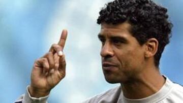 <B>TENSIÓN. </B>Rijkaard ha insistido a sus jugadores en no mirar lo que haga el Madrid frente al Villarreal.
