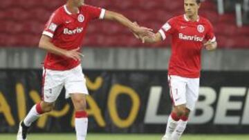 Rever y Nilmar, goleadores de la sufrida noche de Inter en el Beira Rio.