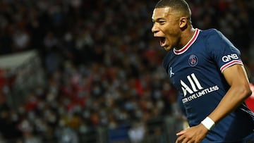 (FILES) In this file photo taken on August 20, 2021 Paris Saint-Germain&#039;s French forward Kylian Mbappe celebrates after scoring a goal during the French L1 football match between Stade Brestois and Paris Saint-Germain at Francis-Le Ble Stadium in Brest. - Real Madrid have offered 160 million euros ($188 million) to Paris Saint-Germain for France World Cup winner Kylian Mbappe, French and Spanish media reported on August 25, 2021. (Photo by LOIC VENANCE / AFP)