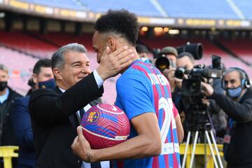 Joan Laporta y Pierre-Emerick Aubameyang.