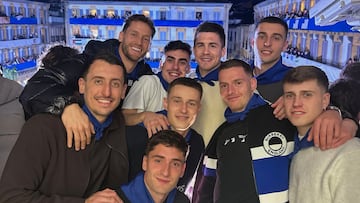 Los jugadores de la Real Sociedad fueron invitados de lujo en la Izada.