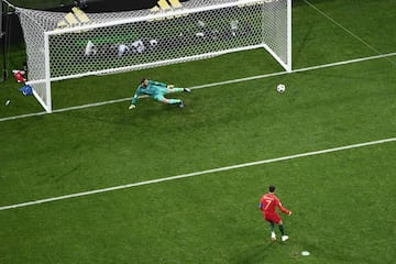 Jugada del penalti de Nacho Fernández a Cristiano Ronaldo.