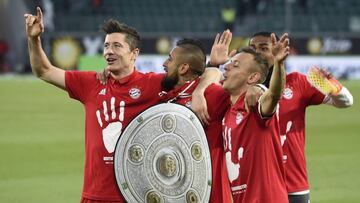 Lewandowski, Vidal y Rafinha celebran el t&iacute;tulo de Bundesliga.