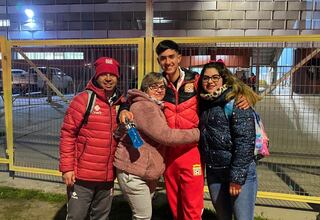 “Renuncié al trabajo por mi hijo, no podemos dejarlo solo; hemos llorado... Me parte el alma que lo ignoren”