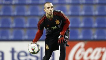 Pau López, con España.