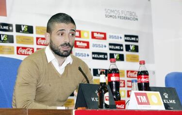 La plantilla del Hércules acaba a tortas, se suspende la sesión y los capitanes piden perdón