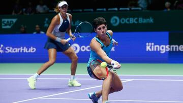 Carla Su&aacute;rez y Garbi&ntilde;e Muguruza durante un partido ante Caroline Garcia y Katarina Srebotnik en las WTA Finals de Singapur de 2015. En 2017 podremos ver a las dos tenistas jugando los Premier Mandatory de la WTA a trav&eacute;s de Teledeporte.