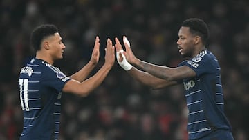 Aston Villa's Columbian striker #09 Jhon Duran (R) comes on for Aston Villa's English striker #11 Ollie Watkins (L) during the English Premier League football match between Arsenal and Aston Villa at the Emirates Stadium in London on January 18, 2025. (Photo by Glyn KIRK / AFP) / RESTRICTED TO EDITORIAL USE. No use with unauthorized audio, video, data, fixture lists, club/league logos or 'live' services. Online in-match use limited to 120 images. An additional 40 images may be used in extra time. No video emulation. Social media in-match use limited to 120 images. An additional 40 images may be used in extra time. No use in betting publications, games or single club/league/player publications. /