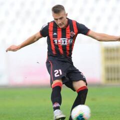 Bragarnik no descansa: el Elche ficha al joven Branislav Knezevic