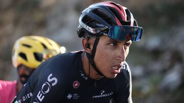 Egan Bernal rueda durante la decimoquinta etapa del Tour de Francia 2020 con final en el Grand Colombier.