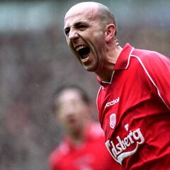 Brutal paliza a Gary McAllister, ex del Liverpool, en plena calle