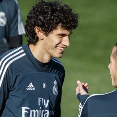 Javi Sánchez ya está por delante de Vallejo: él viajó a Roma