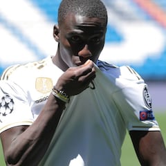 Mendy: "No he visto a Marcelo sin camiseta, tendré que verle y después hablaré con él"