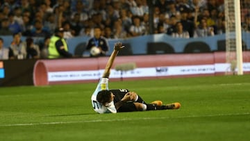 Soccer Football - 2018 World Cup Qualifications - South America - Argentina v Peru - La Bombonera stadium, Buenos Aires, Argentina - October 5, 2017. Fernando Gago of Argentina reacts. REUTERS/Agustin Marcarian