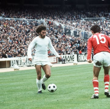 Con la camiseta blanca jugó 100 partidos (10 goles) en tres temporadas y ganó dos Ligas y una Copa. Se fue al Eintracht de Braunschweig un año antes de iniciar una segunda etapa de cinco años en el Bayern antes de retirarse.