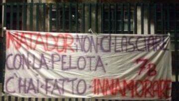 Pancarta en el Artemio Franchi de Florencia dedicada a Joaquín.