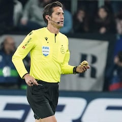 Who is the referee for the Copa del Rey semi-final clash between Real Madrid and Barcelona?
