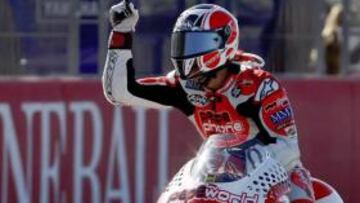<b>VALENCIA 2009 FUE LA ÚLTIMA CARRERA</b> El 8 de noviembre de 2009 se disputó la última carrera de 250cc. La ganó Barberá(victoria 85 para el motociclismo español) y sirvió para que Aoyama se coronara como último campeón. Lo hizo con Honda, la marca con más entorchados: 20.
