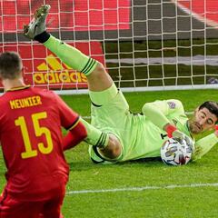 Courtois denies Barcelona deal