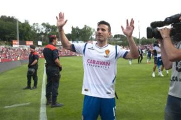 Los jugadores del Zaragoza celebran la victoria de su equipo.