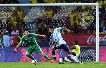 El portero de la Selección Colombia fue el mejor del equipo a pesar de la derrota. Evitó que el marcador fuera más abultado.