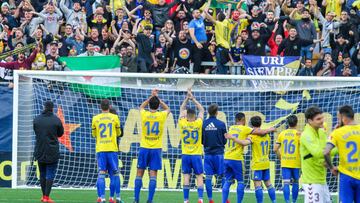 Desbandada en el C¨¢diz: 10 jugadores acaban contrato