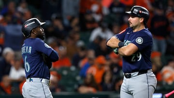 DETROIT, MICHIGAN - OCTOBER 07: Cal Raleigh #29 of the Seattle Mariners celebrates with Randy Arozarena #56 after hitting a two-run home run against the Detroit Tigers during the ninth inning in game three of the American League Division Series at Comerica Park on October 07, 2025 in Detroit, Michigan. Duane Burleson/Getty Images/AFP (Photo by Duane Burleson / GETTY IMAGES NORTH AMERICA / Getty Images via AFP)