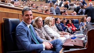 El presidente del Gobierno en funciones, Pedro S¨¢nchez, durante la primera sesi¨®n del debate de investidura del l¨ªder del PP, en el Congreso de los Diputados, a 26 de septiembre de 2023, en Madrid (Espa?a). El presidente del PP, Alberto N¨²?ez Feij¨®o, se somete hoy a su debate de investidura en el Congreso, el primero en el que se escuchar¨¢n discursos en lenguas cooficiales y se podr¨¢n usar pinganillos para recibir la traducci¨®n simult¨¢nea. Su candidatura se vota en 'primera vuelta' ma?ana mi¨¦rcoles, 27 de septiembre, cuando se activar¨¢ la cuenta atr¨¢s por si hay nuevas elecciones. Los barones del PP han apoyado a Feij¨®o en su debate.
26 SEPTIEMBRE 2023;MADRID;PRIMERA SESI?N DEBATE;FEIJ?O;CONGRESO DE LOS DIPUTADOS
Alberto Ortega / Europa Press
26/09/2023