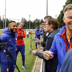 Van Gaal cierra su once