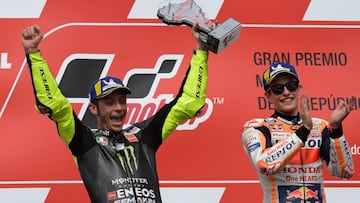 Marc Márquez ganó el GP de Argentina y Valentino Rossi le acompañó en el podio de MotoGP.