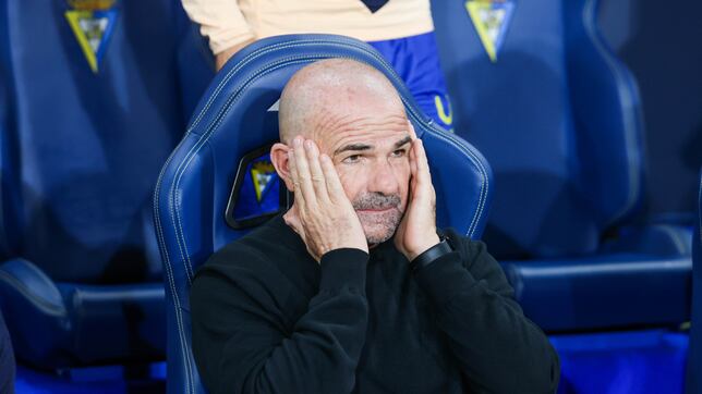 Paco López camina sobre el alambre ante el Elche