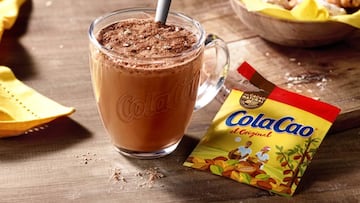 Un estadounidense se bebe a morro uno de los productos más españoles y deja su particular reseña: “No es una botella muy grande...”