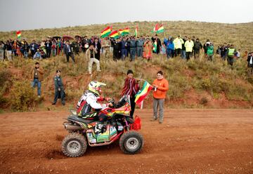 El presidente boliviano, Evo Morales, da la señal de salida al boliviano Walter Nosiglia.