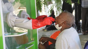 A patient who is suspected of suffering from COVID-19 coronavirus undergoes testing at the University of Maiduguri Teaching Hospital isolation centre on May 10, 2020. - Nigeria, Africa's most populous nation, has confirmed 3,912 infections and 117 de
