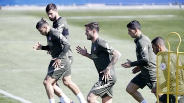 El Atl¨¦tico se entren¨® sin Gim¨¦nez ni Demb¨¦l¨¦, a falta de m¨¢s pruebas