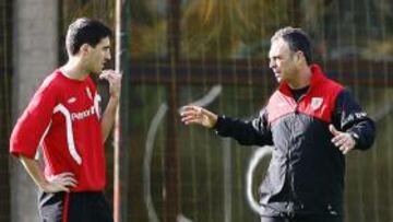 Iraola se retira del entreno con un golpe en un hombro