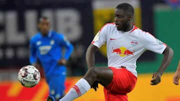 Upamecano, en un partido de la Bundesliga con el Leipzig.