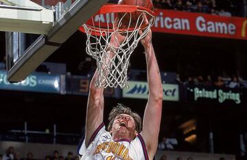 Neil Fingleton durante un partido en Estados Unidos en el 2000.